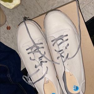 Clarcks sneakers size 11